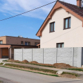 Betónový jednostranny plot Bridlica 